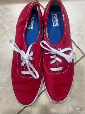 Keds Women’s Red Canvas Lace-Up Sneakers, size 8.5
